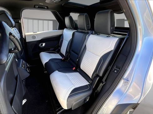 Certified 2023 Land Rover Discovery Metropolitan Edition AWD/4WD image 20