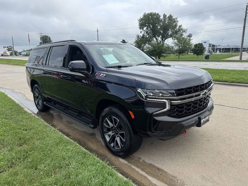 Used 2022 Chevrolet Suburban Z71 w/ Luxury Package AWD/4WD image 9