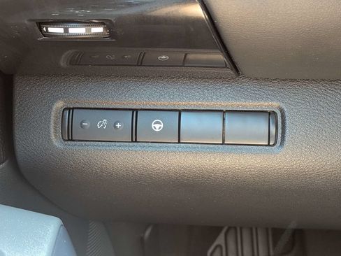 Used 2024 Nissan Pathfinder SV FWD image 23