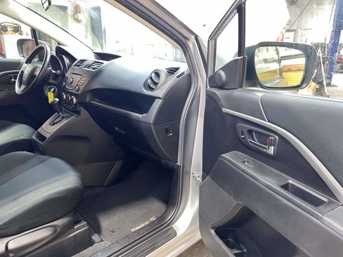 Used 2014 MAZDA MAZDA5 Sport image 24