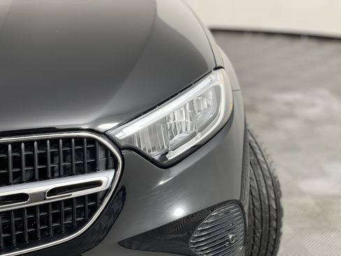 Used 2025 Mercedes-Benz GLC 350e 4MATIC image 7