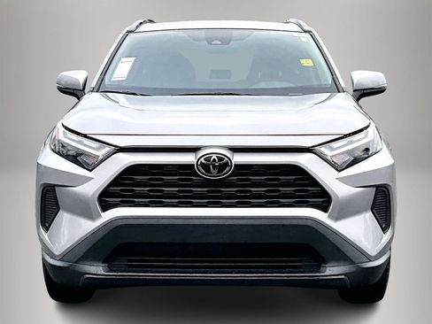 Used 2022 Toyota RAV4 XLE image 3