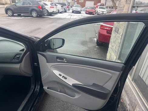 Used 2017 Hyundai Accent SE image 18