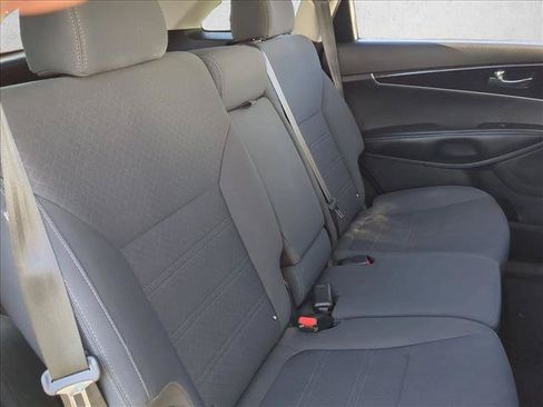 Used 2017 Kia Sorento FWD image 19
