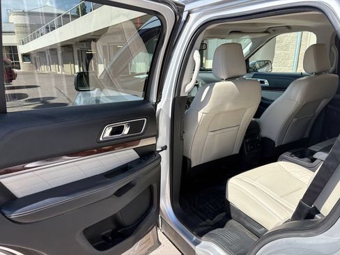 Used 2018 Ford Explorer Platinum AWD/4WD image 25