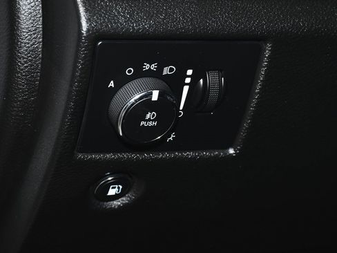 Used 2021 Jeep Grand Cherokee Laredo X image 16