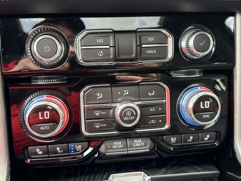 Used 2022 GMC Yukon Denali w/ Denali Premium Package AWD/4WD image 24