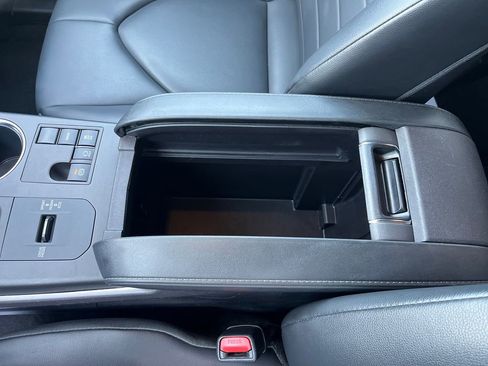 Certified 2024 Toyota Highlander LE image 30