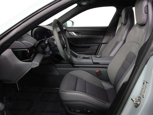 Used 2025 Porsche Taycan 4 Cross Turismo image 5