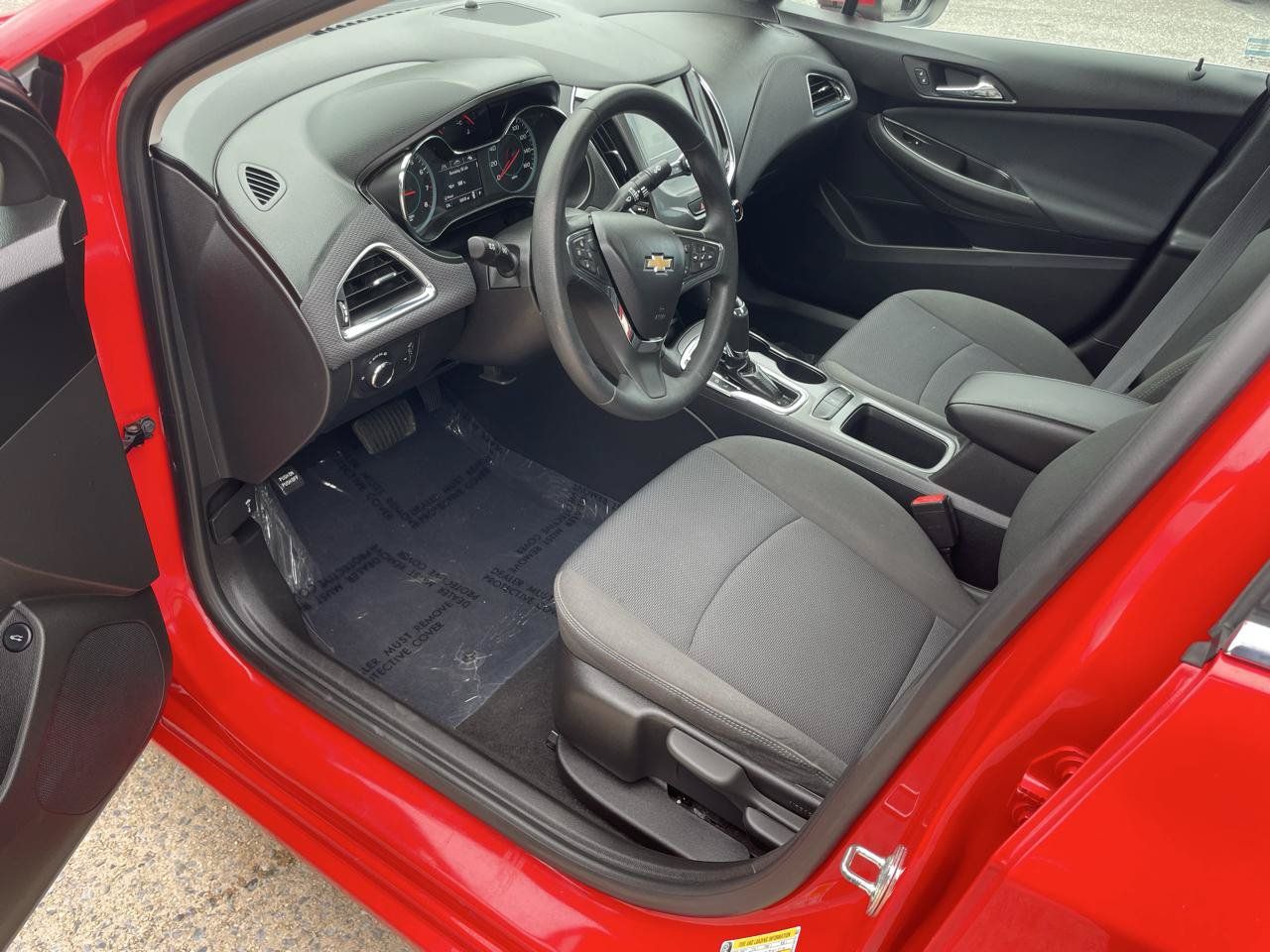 Used 2018 Chevrolet Cruze LT FWD image 38