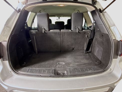Used 2019 Nissan Pathfinder SV image 35
