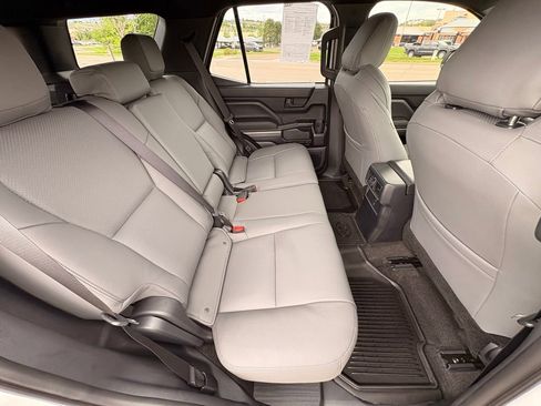 Used 2025 Toyota 4Runner SR5 AWD/4WD image 31