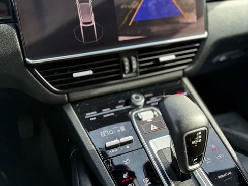 Used 2021 Porsche Cayenne AWD/4WD image 29