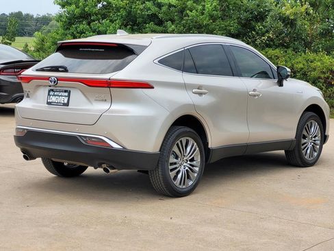 Used 2021 Toyota Venza XLE image 4