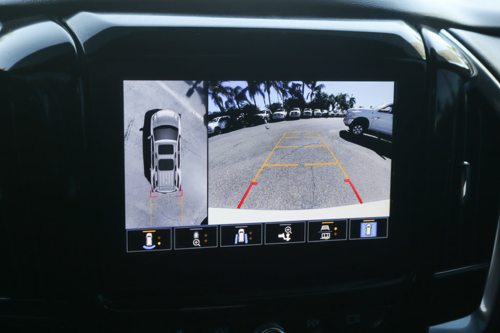 Used 2023 Chevrolet Traverse High Country FWD image 32