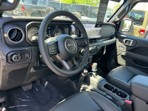 New 2025 Jeep Gladiator Sport image 12