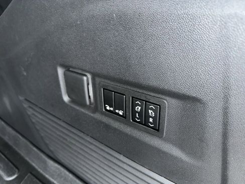 Used 2022 GMC Yukon XL Denali image 33