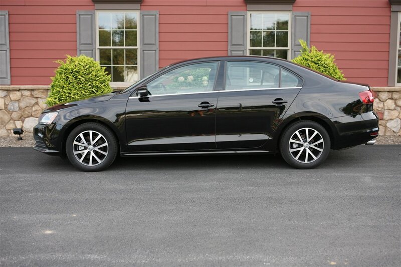 Used 2017 Volkswagen Jetta SE FWD image 4