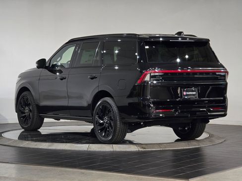 New 2025 Lincoln Navigator Reserve w/ Jet Appearance Package image 7