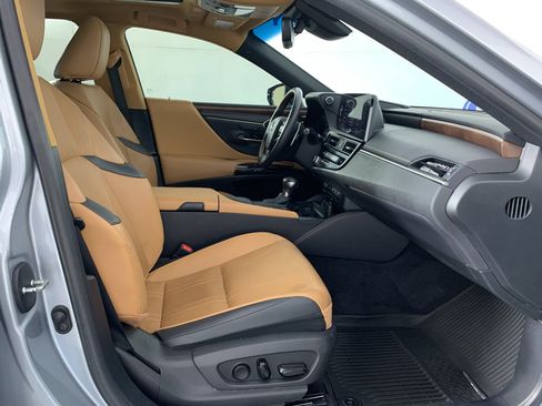Used 2022 Lexus ES 300h Ultra Luxury w/ Accessory Package FWD image 39