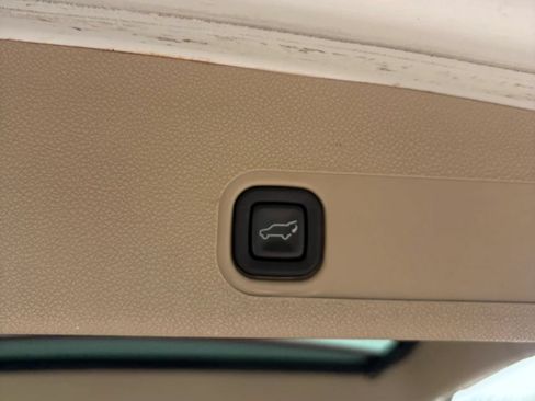Used 2011 Cadillac Escalade Premium AWD/4WD image 42