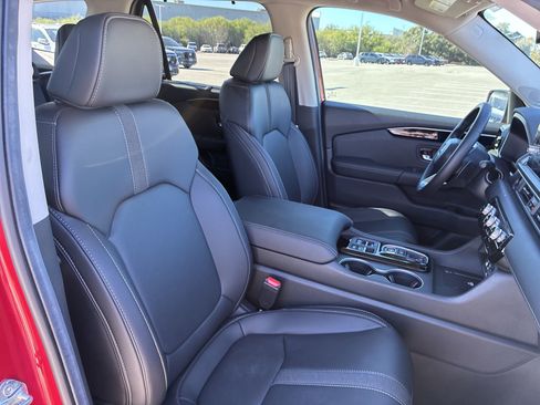 Certified 2025 Honda Pilot Touring image 24