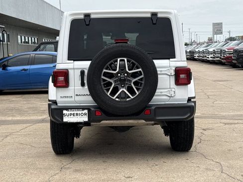 Used 2025 Jeep Wrangler Unlimited Sahara AWD/4WD image 4
