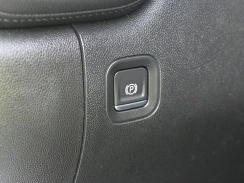 Used 2020 Chevrolet Silverado 1500 RST AWD/4WD image 15