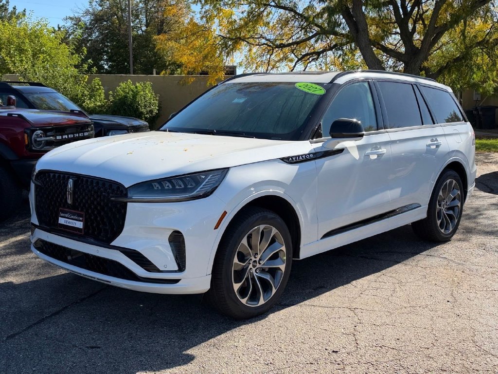 New 2027 Lincoln Aviator AWD image 2