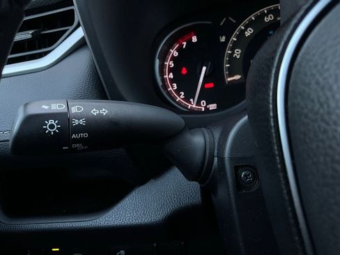 Used 2025 Toyota RAV4 XLE image 36