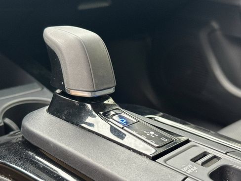 Used 2026 Toyota Prius LE FWD image 32