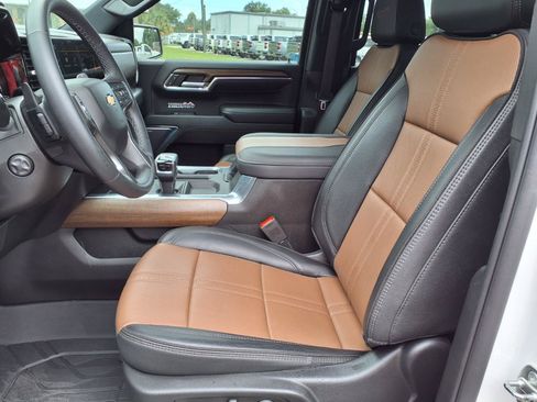 Used 2023 Chevrolet Silverado 1500 High Country w/ High Country Premium Package AWD/4WD image 13