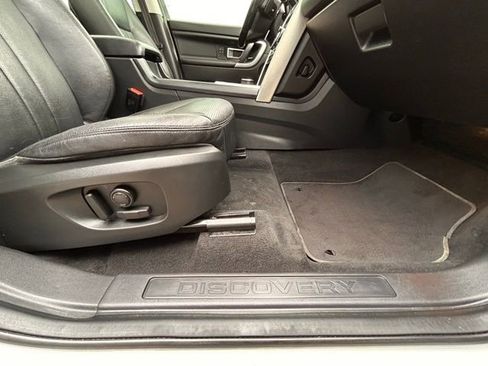 Used 2018 Land Rover Discovery Sport HSE image 38