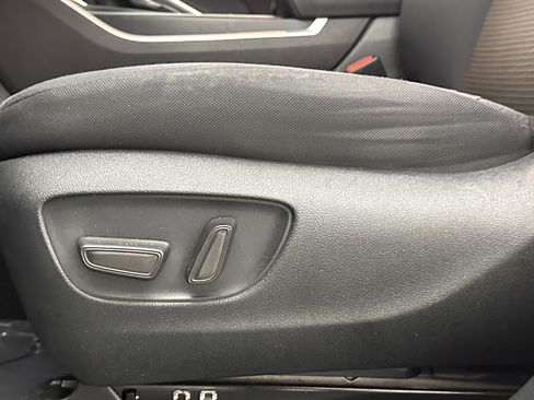 Used 2024 Toyota Highlander LE image 14