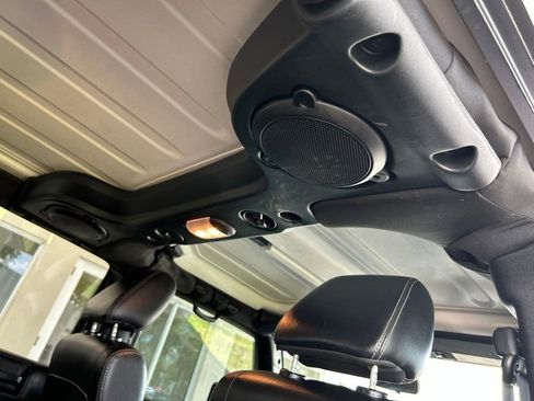 Used 2012 Jeep Wrangler Unlimited Rubicon w/ Connectivity Group AWD/4WD image 27