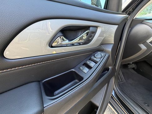 Used 2020 Chevrolet Traverse LT FWD image 15