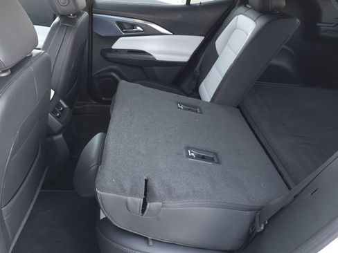 Used 2025 Chevrolet Equinox EV LT image 29