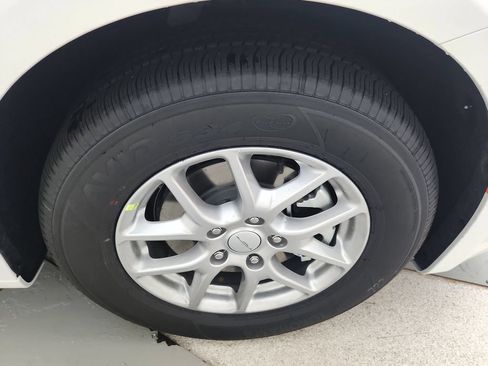 New 2027 Chrysler Pacifica LX FWD image 31