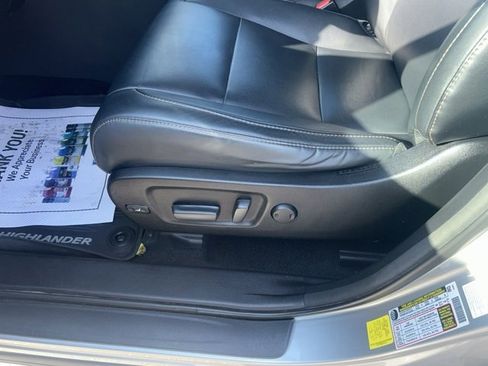 Used 2018 Toyota Highlander XLE image 18