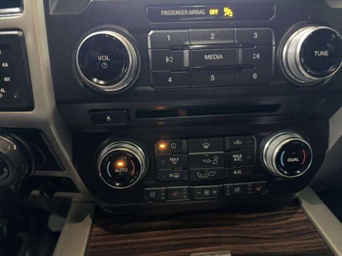 Used 2017 Ford F150 Lariat w/ Equipment Group 502A Luxury image 44