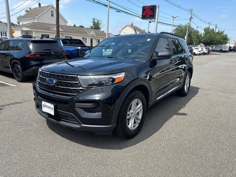 Used 2020 Ford Explorer XLT w/ Class III Trailer Tow Package AWD/4WD image 2