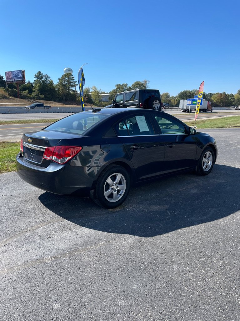 Used 2016 Chevrolet Cruze LT w/ Technology Package FWD image 5