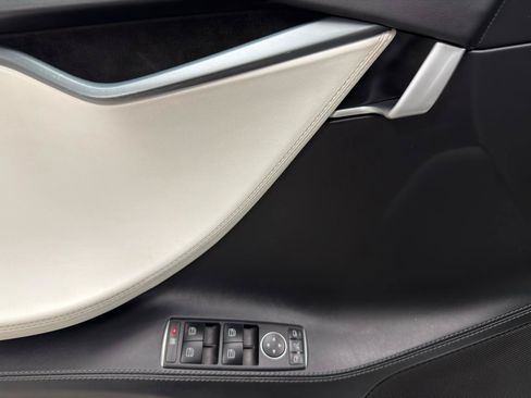 Used 2020 Tesla Model S AWD image 15
