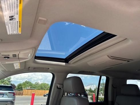 Used 2016 Chevrolet Suburban LTZ AWD/4WD image 31