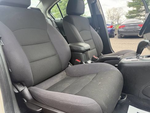 Used 2014 Chevrolet Cruze LT image 11