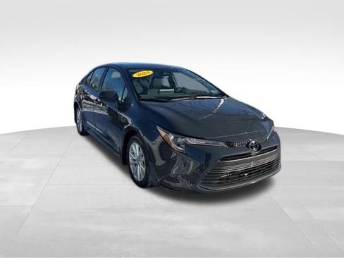 Used 2023 Toyota Corolla LE image 6