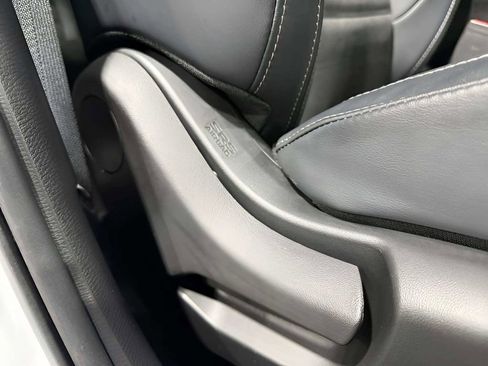 Used 2023 Mitsubishi Outlander SE AWD/4WD image 14