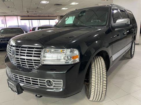 Used 2014 Lincoln Navigator 4WD image 3