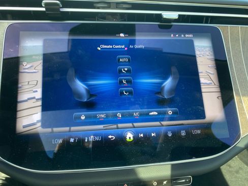 Used 2025 Mercedes-Benz E 350 4MATIC Sedan image 18