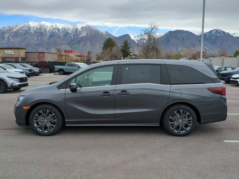 New 2026 Honda Odyssey Touring image 8